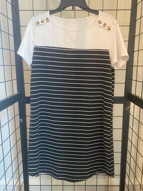 Striped Short-Sleeve Shift Dress in Black and White